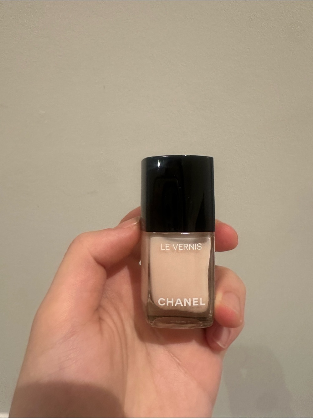 CHANEL Le Vernis Press-On Nails in Soft Nude Pink